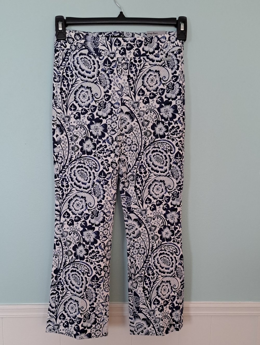 TAHARI CROP FLARE Pants, Blue/White Graphic Batik Print, Stretchy, Size XS